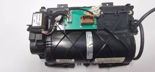  C240EQ - NAVIGATIE KLAPSCHERM/ CONTINENTAL VDO/ RNEG SYSTEEM/ (C240EQ)