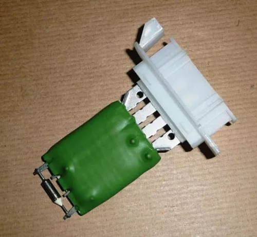 AIRCO REGELMODULE ZIT NAAST AANJAGER IN HUIS/ ZIE 6450NV